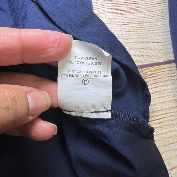 Vince Navy Blue Silk Blouse Size 8 Long Sleeve Pullover V-Neck Button Cuff Top - Picture 6 of 11
